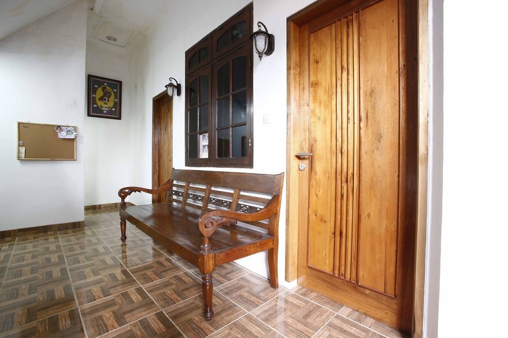 Reddoorz @ Radio Dalam Hotel Jakarta Exterior photo